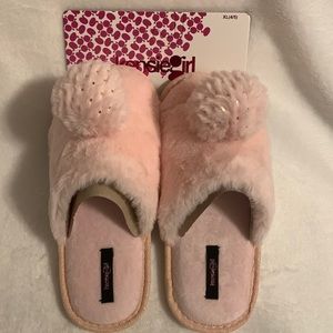 🆕 Girls pink winter house slippers! Keep little toes warm and comfortable.